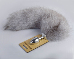 Серебристая анальная пробка с натуральным хвостиком Серебристая анальная пробка с натуральным хвостиком