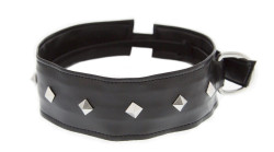 Полиуретановый ошейник с пуклями Collar with Studs Полиуретановый ошейник с пуклями Collar with Studs