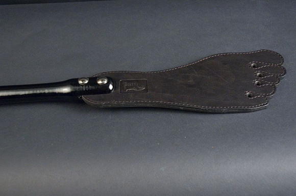 Чёрная шлёпалка Горячая ступня - 45 см. Чёрная шлёпалка Горячая ступня - 45 см.