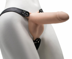 Пустотелый фаллопротез на ремешках с заклепками - 19,5 см. Пустотелый фаллопротез на ремешках с заклепками - 19,5 см.