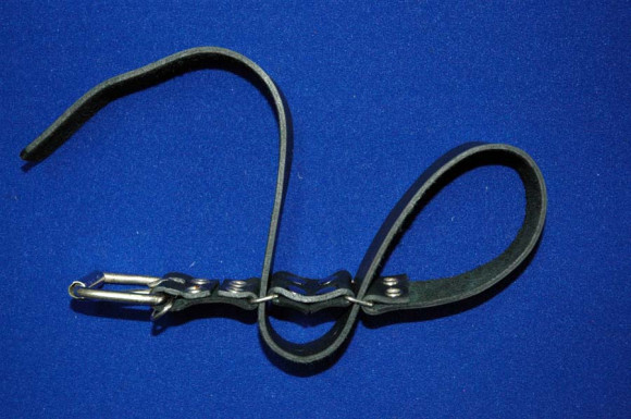 Чёрная ременная фиксация для рук Быстро и надежно Чёрная ременная фиксация для рук Быстро и надежно