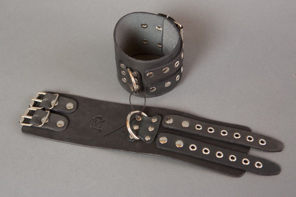 Чёрные кожаные наручники без подкладки Чёрные кожаные наручники без подкладки