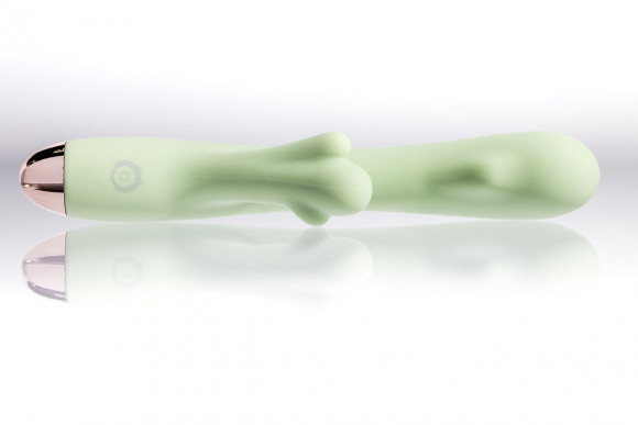 Салатовый вибратор Maccia с клиторальным отростком - 22 см. Салатовый вибратор Maccia с клиторальным отростком - 22 см.