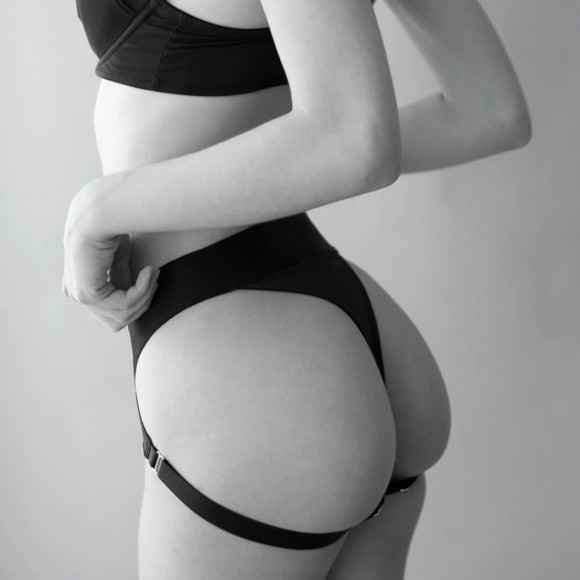 Черные трусики для насадок Heroine Lingerie Harness - size XL Черные трусики для насадок Heroine Lingerie Harness - size XL