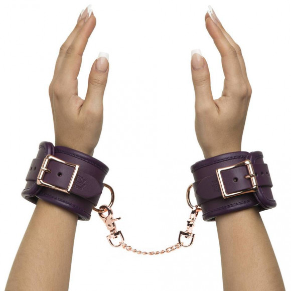 Фиолетовые наручники Cherished Collection Leather Wrist Cuffs Фиолетовые наручники Cherished Collection Leather Wrist Cuffs