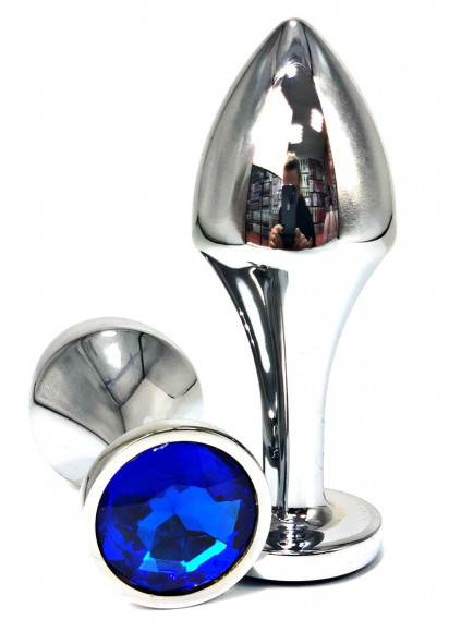 Серебристая анальная пробка на удлиненной ножке с синим кристаллом - 9 см. Серебристая анальная пробка на удлиненной ножке с синим кристаллом - 9 см.