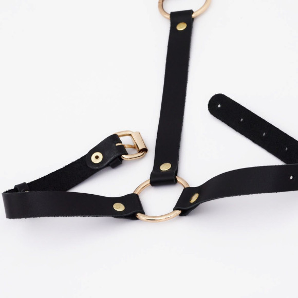 Черная кожаная портупея с резными элементами