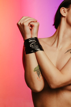 Черная бондажная лента Oxytocin Черная бондажная лента Oxytocin