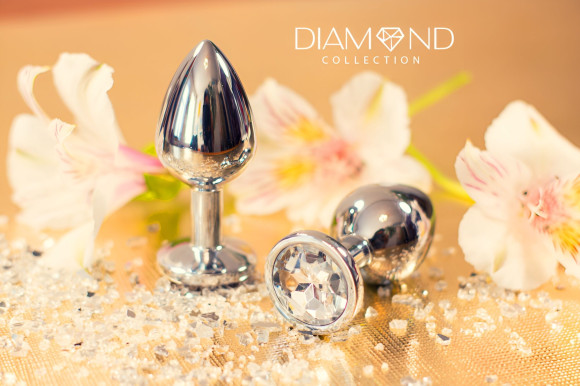 Малая серебристая анальная пробка Diamond Clear Sparkle Small с прозрачным кристаллом - 7 см.