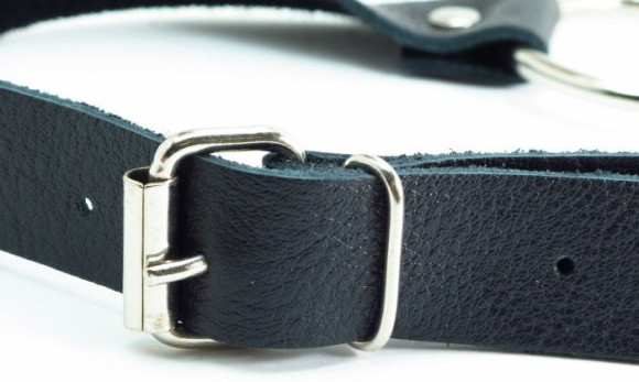 Черный кожаный кляп с кольцом Черный кожаный кляп с кольцом