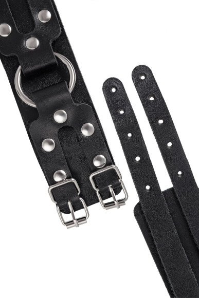 Черные кожаные оковы с двумя ремешками