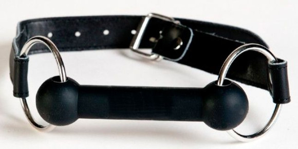 Чёрный кляп-трензель на кожаных ремешках Чёрный кляп-трензель на кожаных ремешках