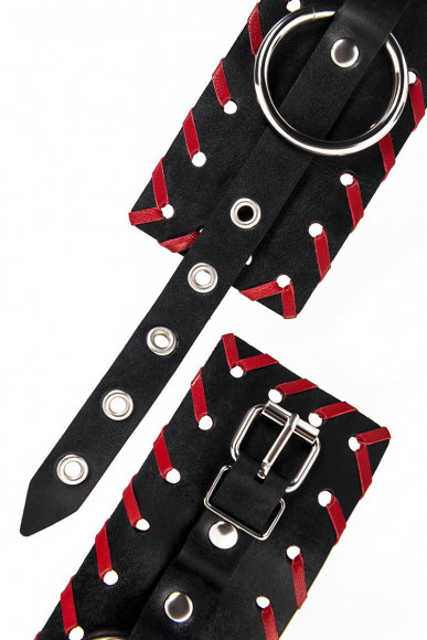 Черные оковы с красной окантовкой Черные оковы с красной окантовкой