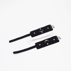 Черные кожаные оковы с хромированной фурнитурой