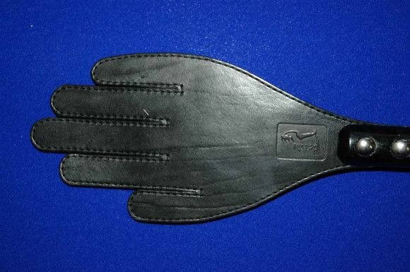 Чёрная кожаная шлёпалка Горячая ладонь - 45 см. Чёрная кожаная шлёпалка Горячая ладонь - 45 см.