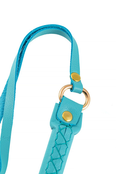 Голубая кожаная плеть - 50 см. Голубая кожаная плеть - 50 см.