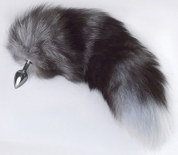 Серебристая анальная пробка с пушистым хвостом Серебристая анальная пробка с пушистым хвостом